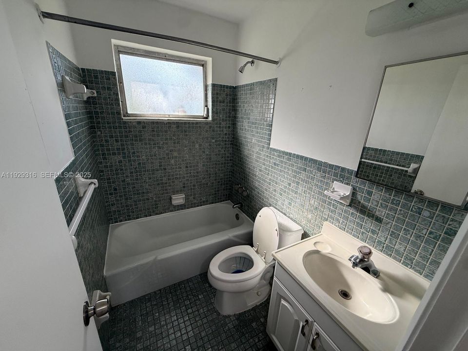 В аренду: $1,950 (2 спален, 1 ванн, 850 Квадратных фут)