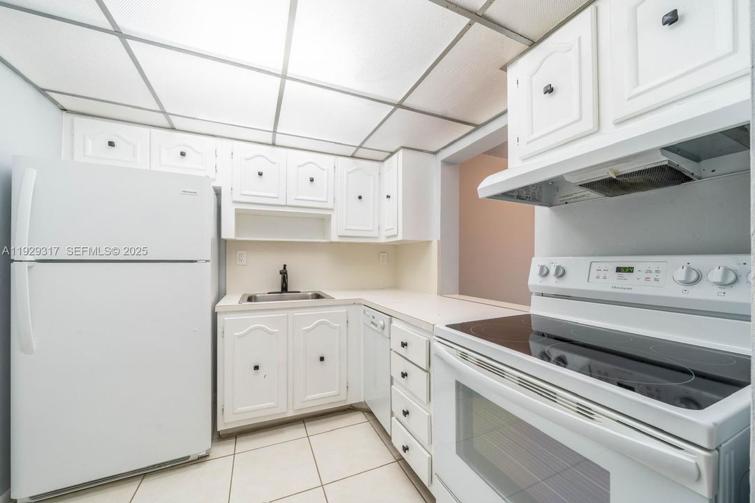 На продажу: $189,000 (1 спален, 1 ванн, 750 Квадратных фут)