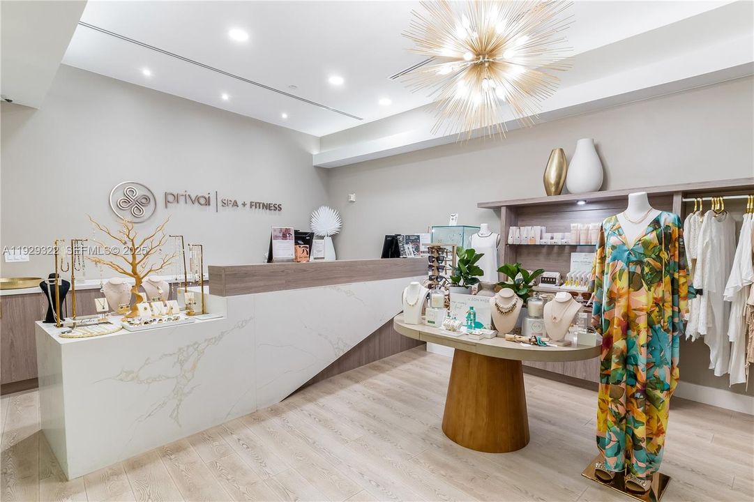 出租: $5,000 (1 贝兹, 1 浴室, 950 平方英尺)