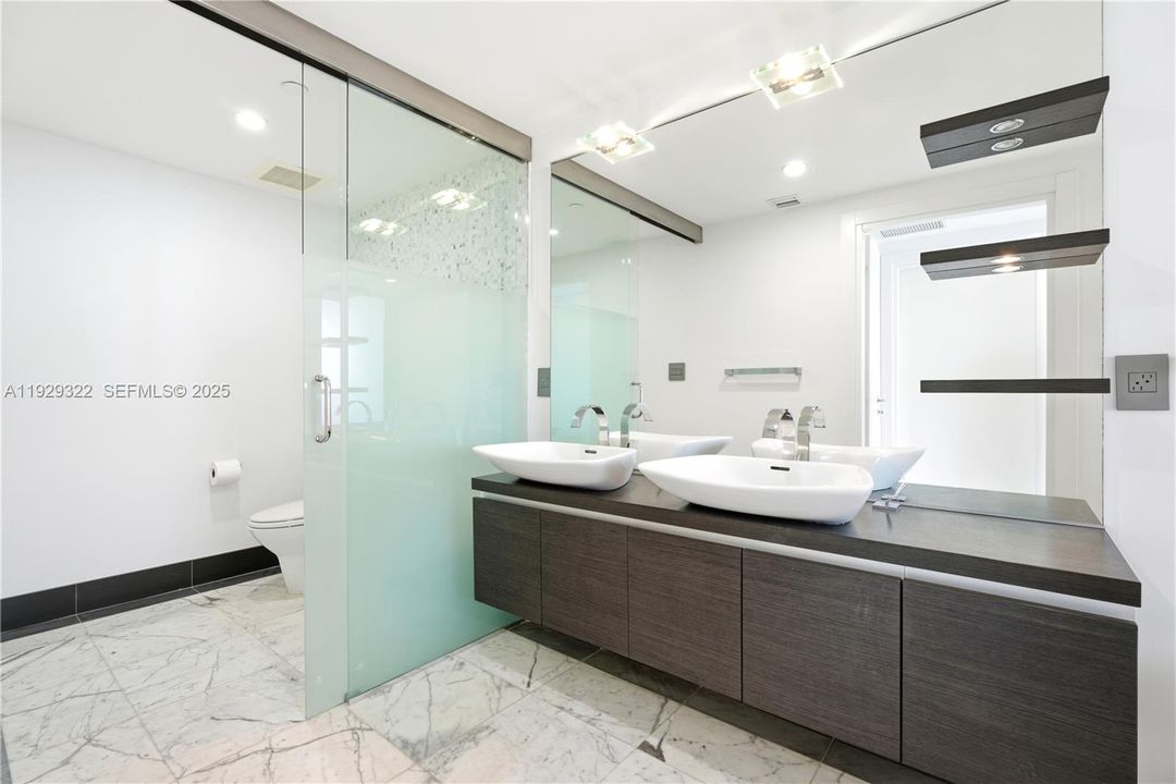 出租: $5,000 (1 贝兹, 1 浴室, 950 平方英尺)