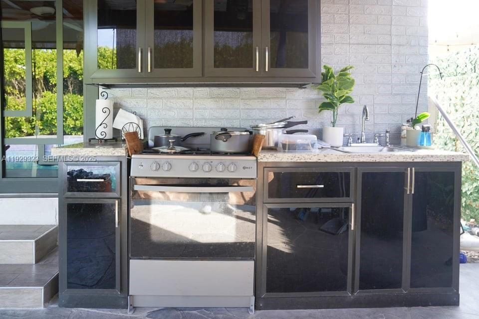 待售: $1,100,000 (5 贝兹, 4 浴室, 1845 平方英尺)