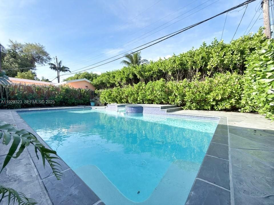 待售: $1,100,000 (5 贝兹, 4 浴室, 1845 平方英尺)