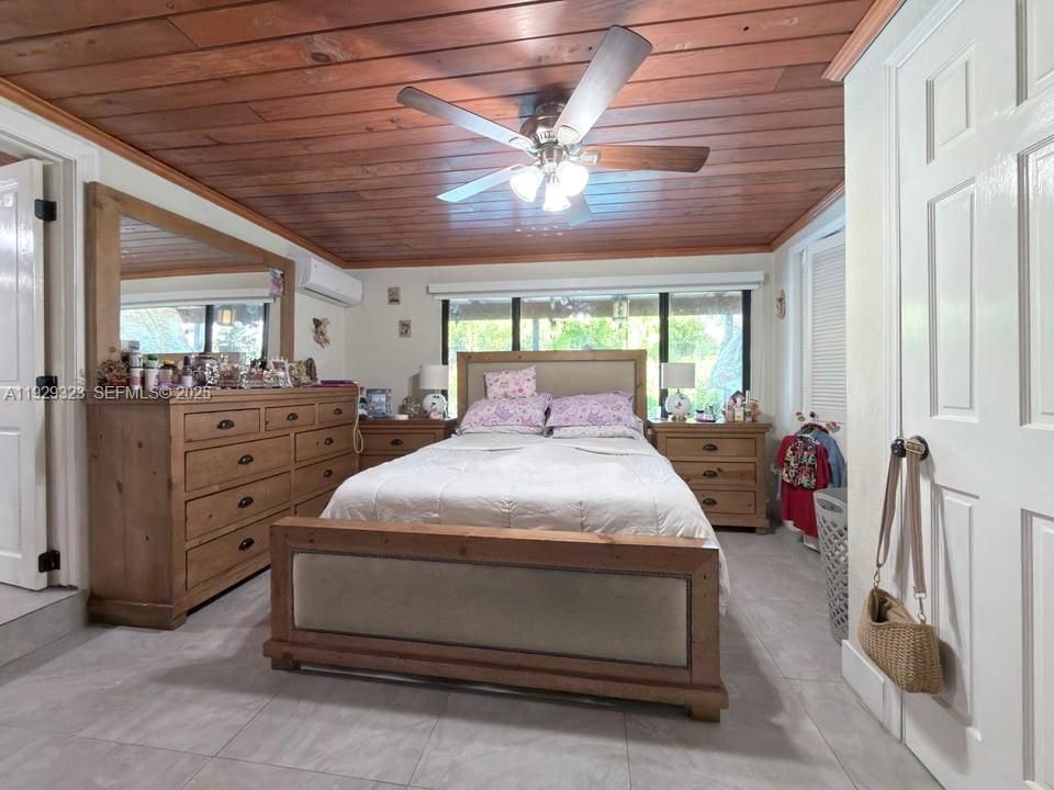 待售: $1,100,000 (5 贝兹, 4 浴室, 1845 平方英尺)