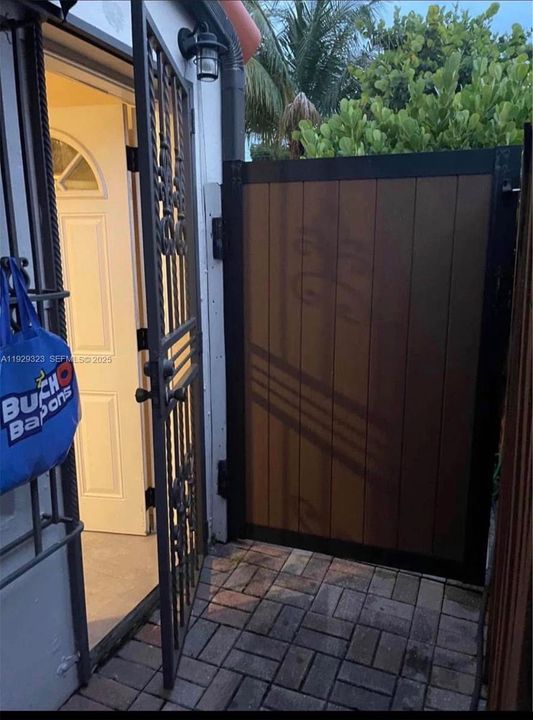 待售: $1,100,000 (5 贝兹, 4 浴室, 1845 平方英尺)