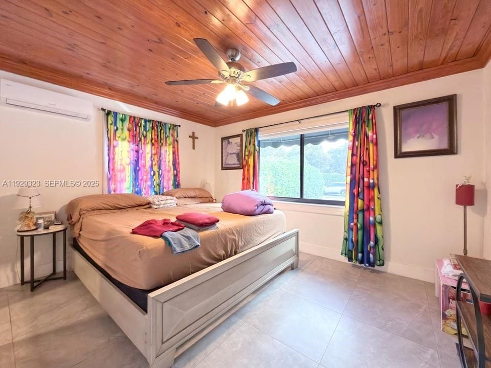 待售: $1,100,000 (5 贝兹, 4 浴室, 1845 平方英尺)