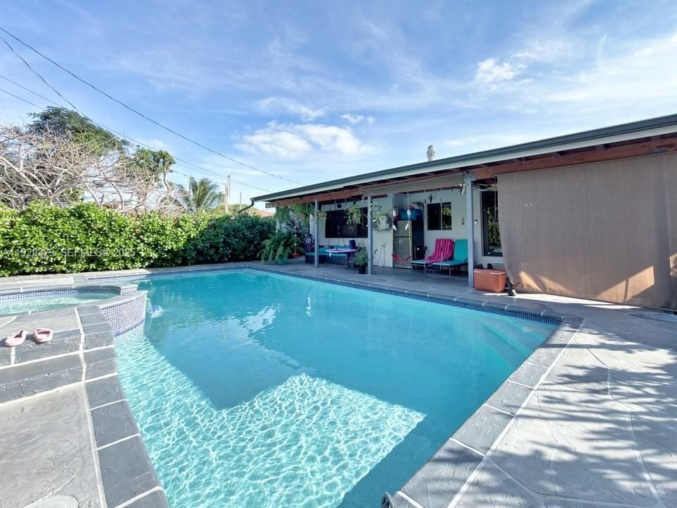 待售: $1,100,000 (5 贝兹, 4 浴室, 1845 平方英尺)