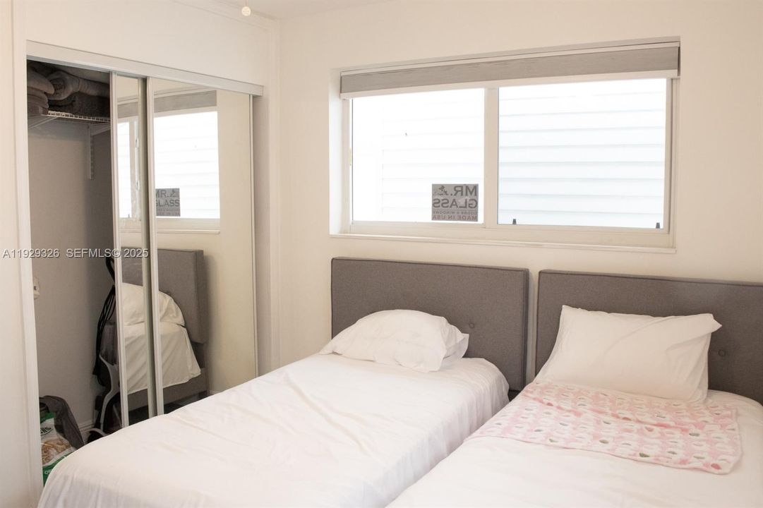 待售: $700,000 (4 贝兹, 3 浴室, 1942 平方英尺)