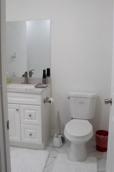 待售: $700,000 (4 贝兹, 3 浴室, 1942 平方英尺)