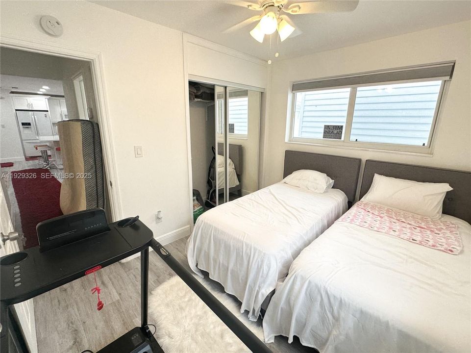 待售: $700,000 (4 贝兹, 3 浴室, 1942 平方英尺)