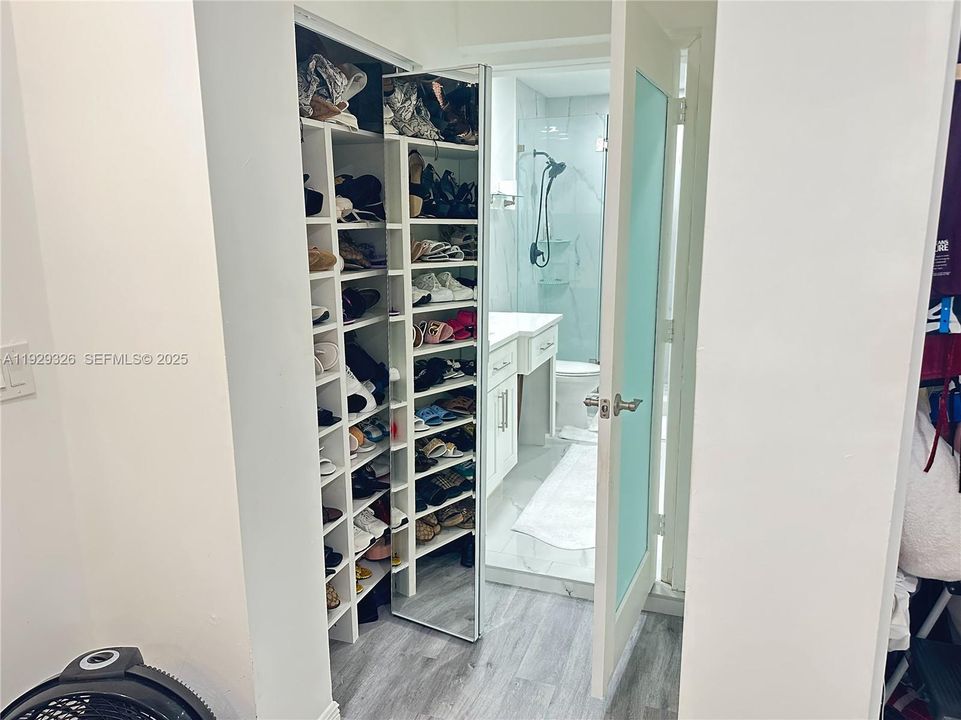 待售: $700,000 (4 贝兹, 3 浴室, 1942 平方英尺)