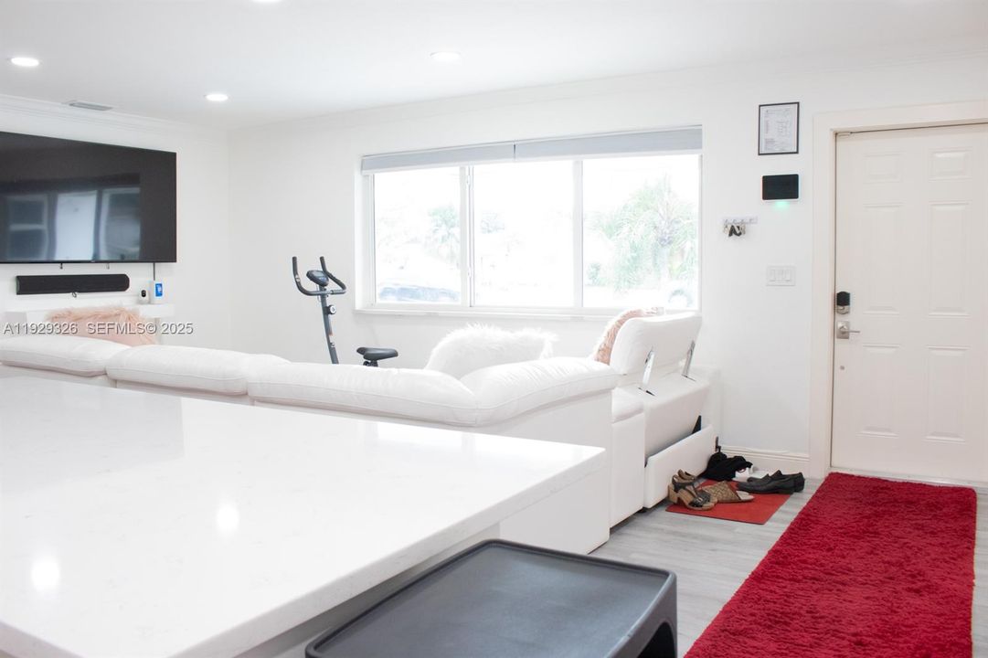 待售: $700,000 (4 贝兹, 3 浴室, 1942 平方英尺)