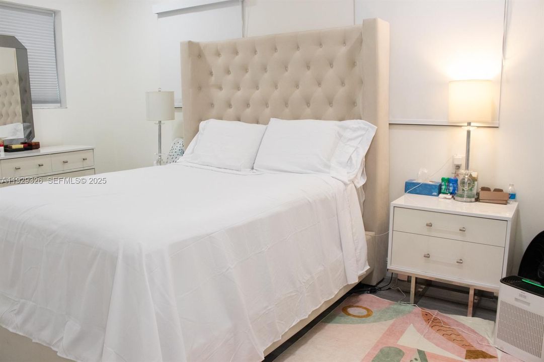 待售: $700,000 (4 贝兹, 3 浴室, 1942 平方英尺)