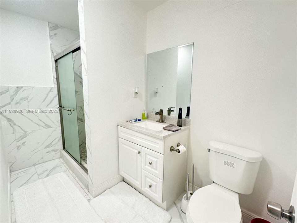 待售: $700,000 (4 贝兹, 3 浴室, 1942 平方英尺)