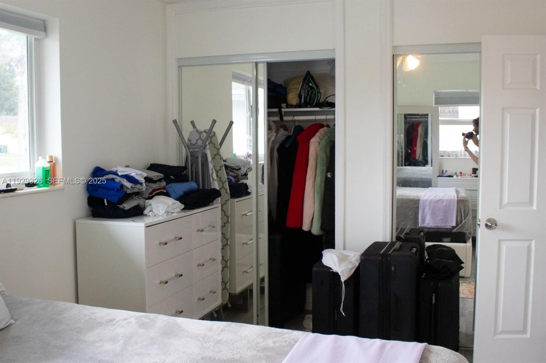 待售: $700,000 (4 贝兹, 3 浴室, 1942 平方英尺)