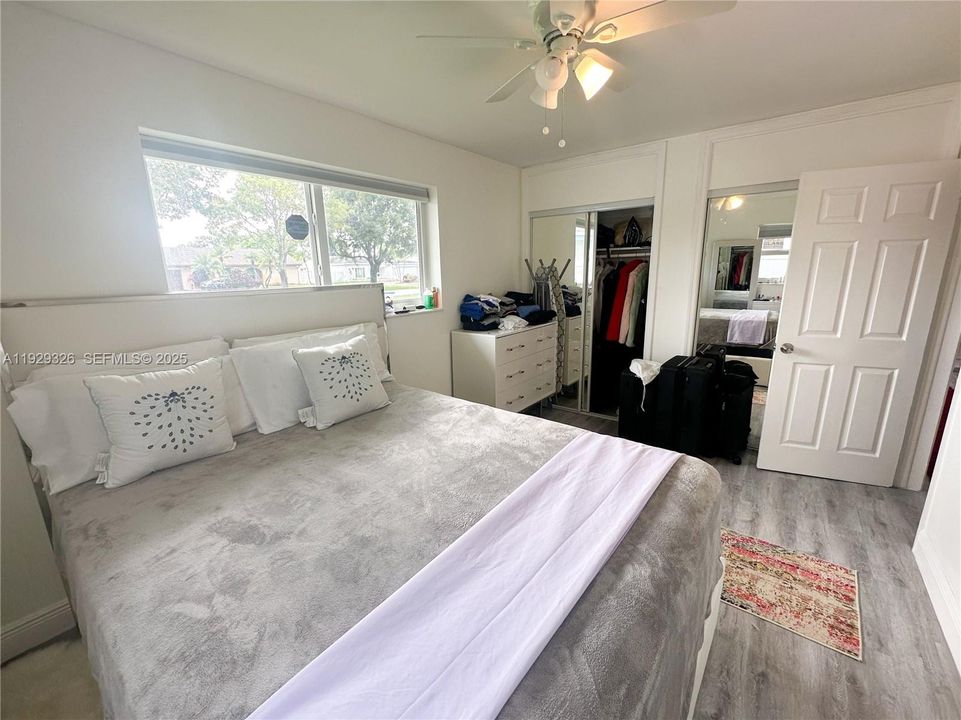 待售: $700,000 (4 贝兹, 3 浴室, 1942 平方英尺)