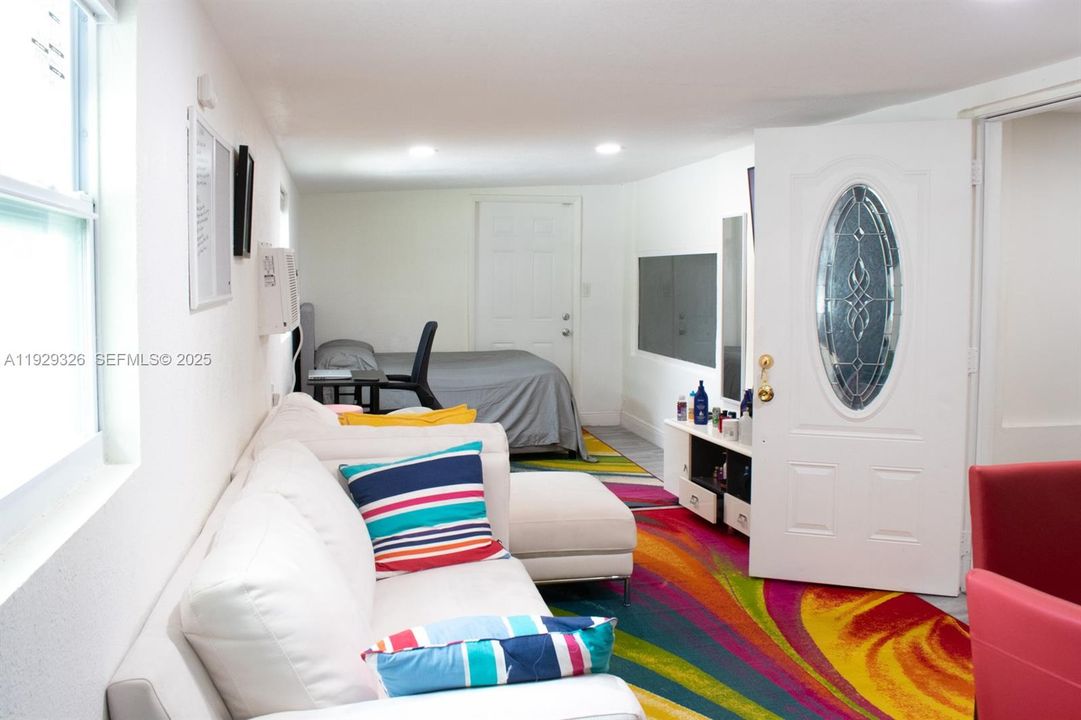 待售: $700,000 (4 贝兹, 3 浴室, 1942 平方英尺)