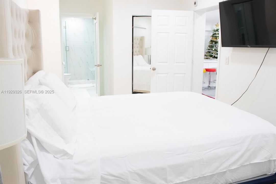 待售: $700,000 (4 贝兹, 3 浴室, 1942 平方英尺)