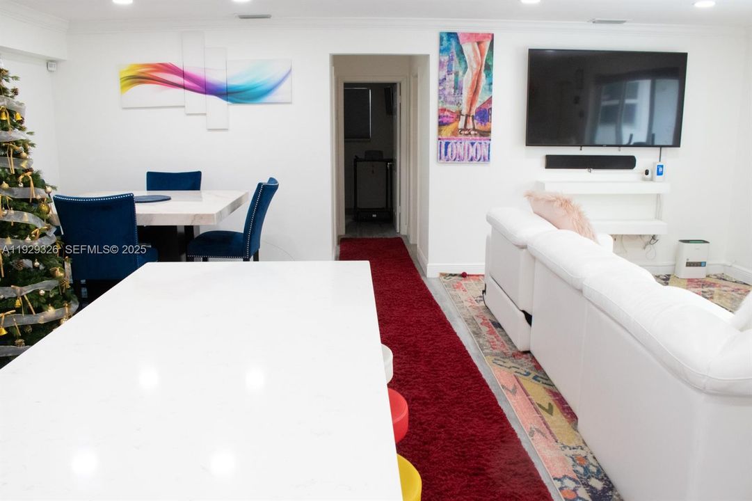 待售: $700,000 (4 贝兹, 3 浴室, 1942 平方英尺)