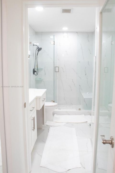 待售: $700,000 (4 贝兹, 3 浴室, 1942 平方英尺)