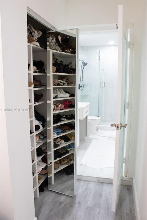 待售: $700,000 (4 贝兹, 3 浴室, 1942 平方英尺)