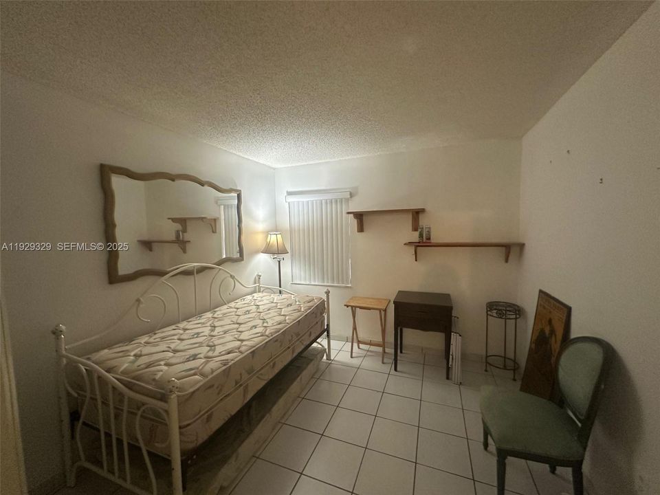 For Sale: $399,000 (2 beds, 2 baths, 956 Square Feet)