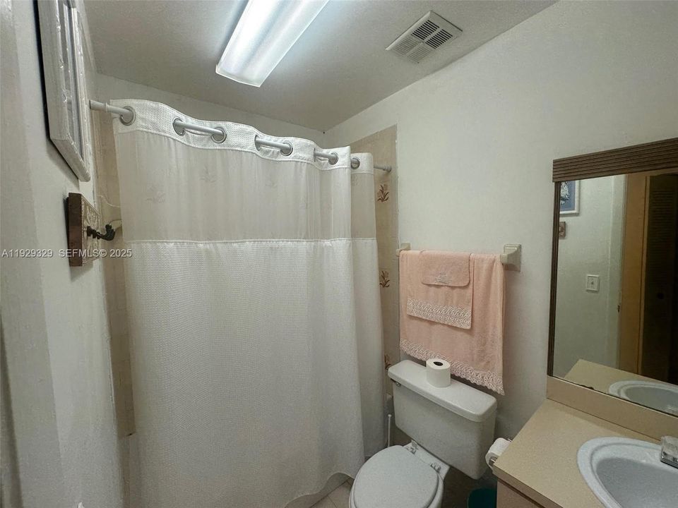 For Sale: $399,000 (2 beds, 2 baths, 956 Square Feet)