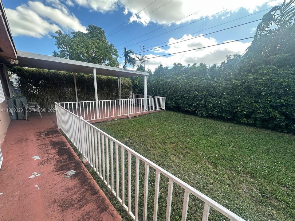 For Sale: $399,000 (2 beds, 2 baths, 956 Square Feet)