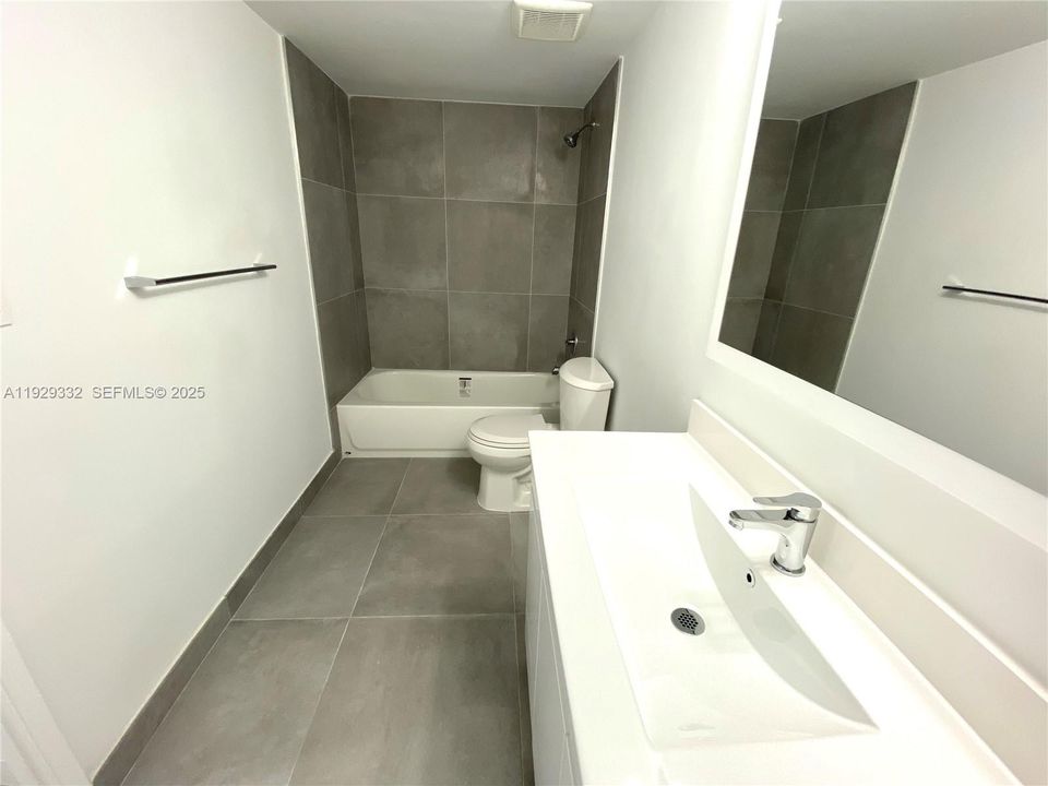 出租: $1,990 (1 贝兹, 1 浴室, 770 平方英尺)