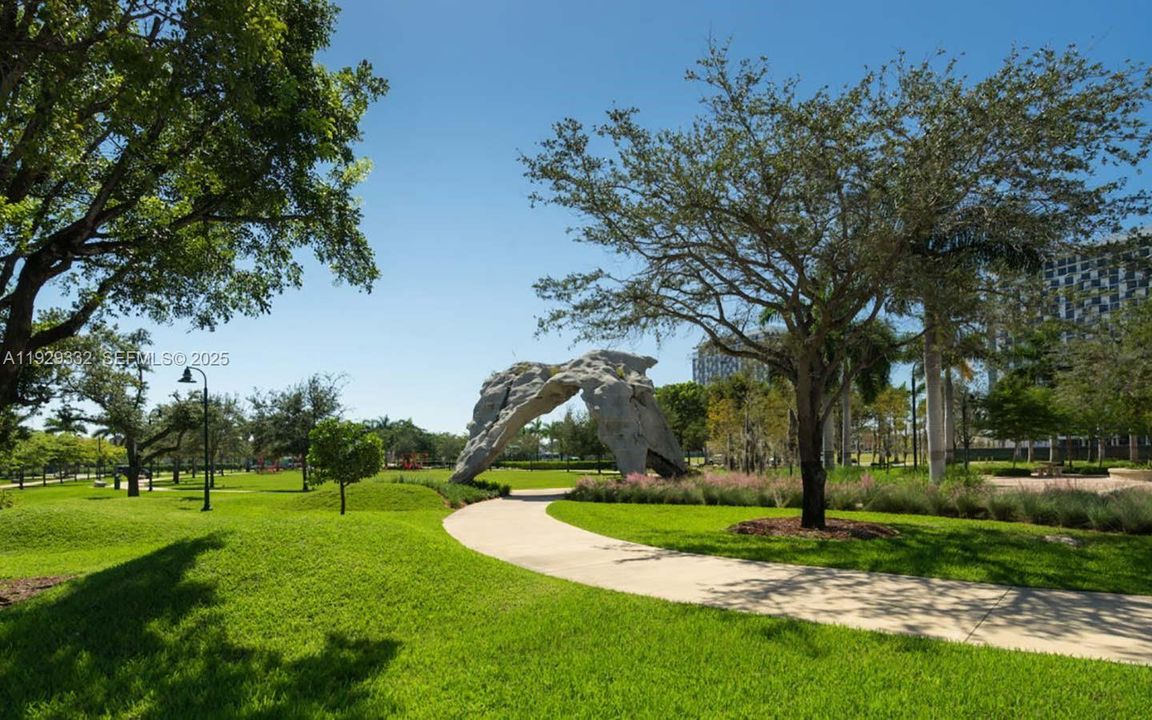 出租: $1,990 (1 贝兹, 1 浴室, 770 平方英尺)