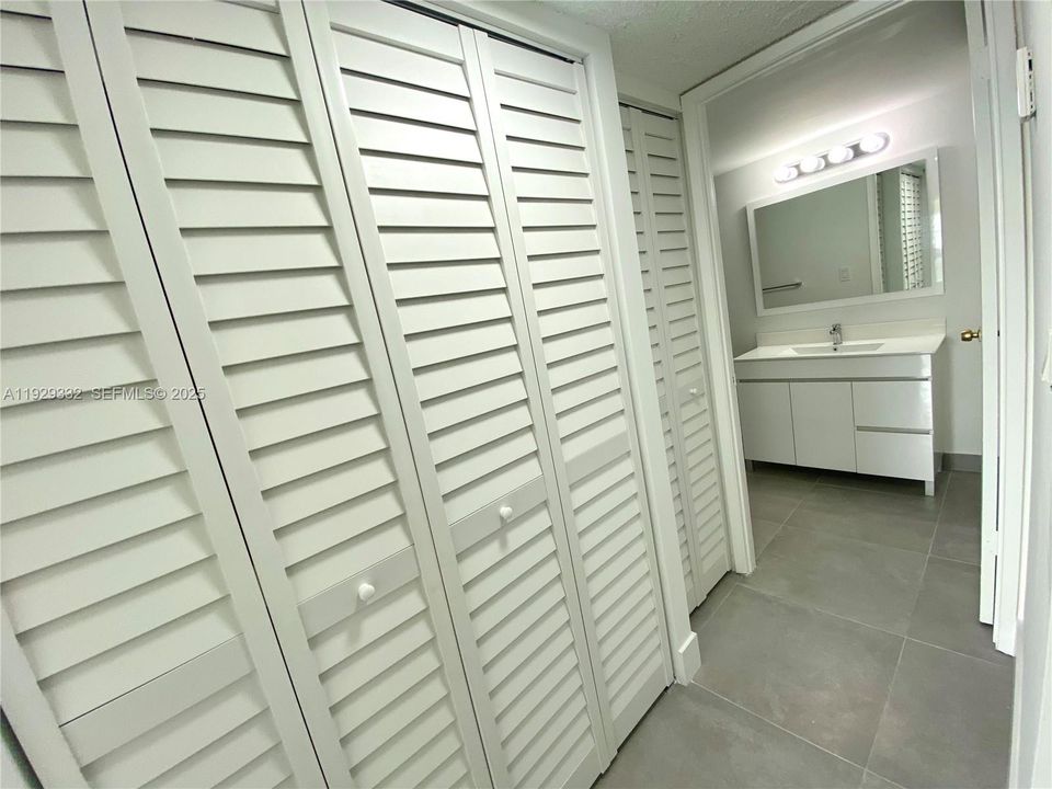 出租: $1,990 (1 贝兹, 1 浴室, 770 平方英尺)