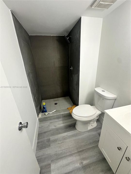 出租: $2,450 (2 贝兹, 2 浴室, 0 平方英尺)