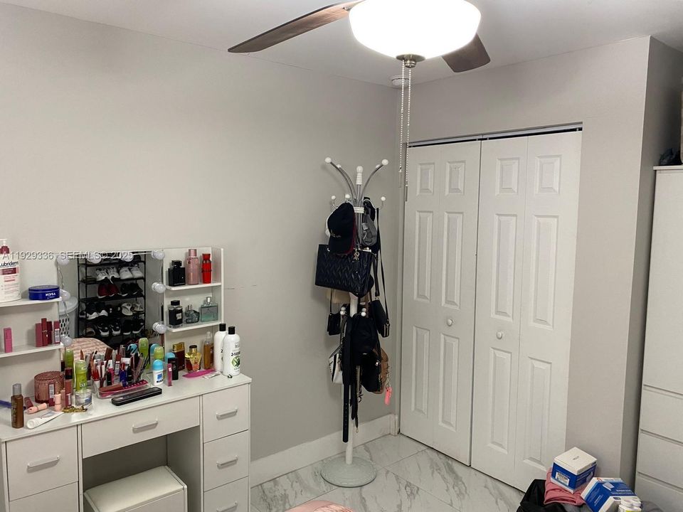 出租: $3,600 (3 贝兹, 2 浴室, 2375 平方英尺)