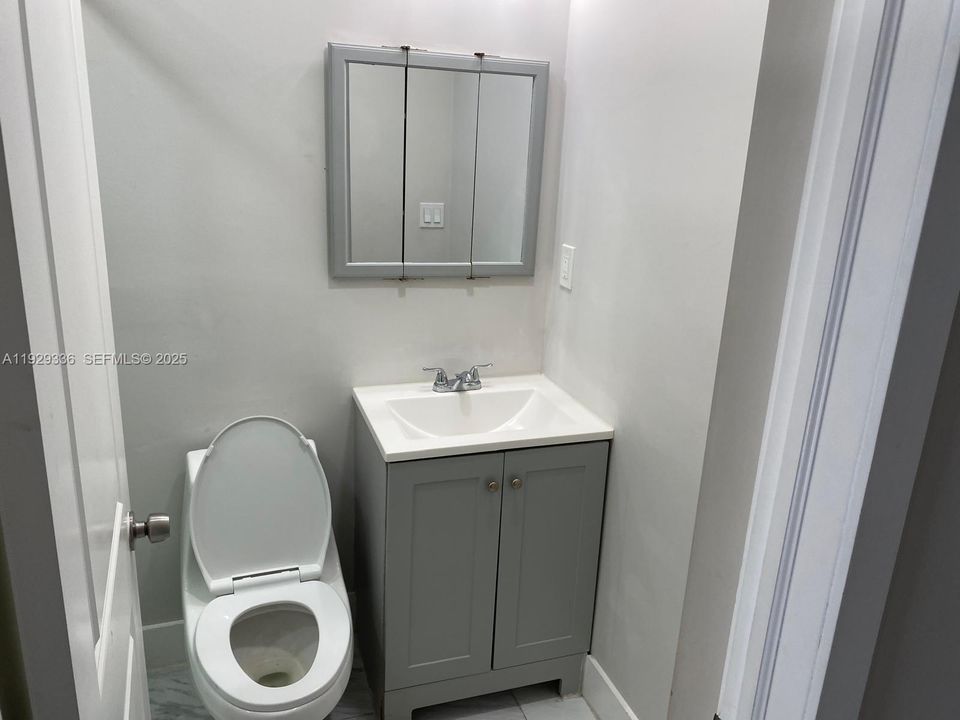 出租: $3,600 (3 贝兹, 2 浴室, 2375 平方英尺)