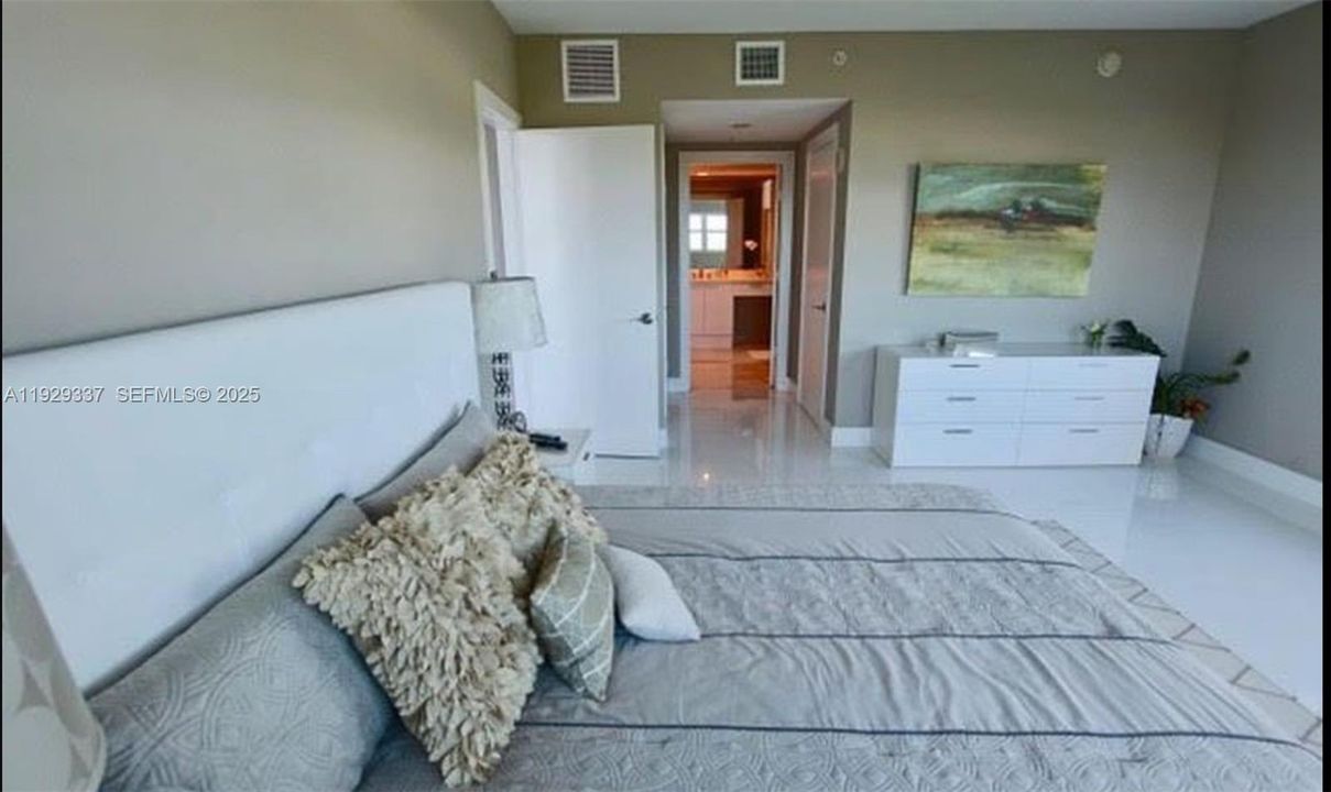 For Rent: $4,650 (3 beds, 3 baths, 2048 Square Feet)