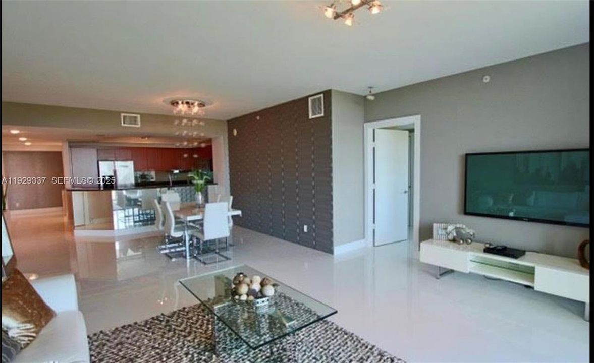 For Rent: $4,650 (3 beds, 3 baths, 2048 Square Feet)