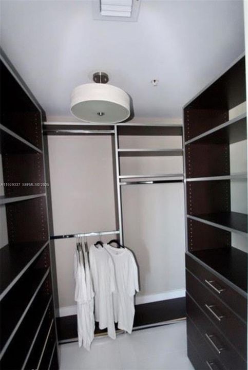 For Rent: $4,650 (3 beds, 3 baths, 2048 Square Feet)