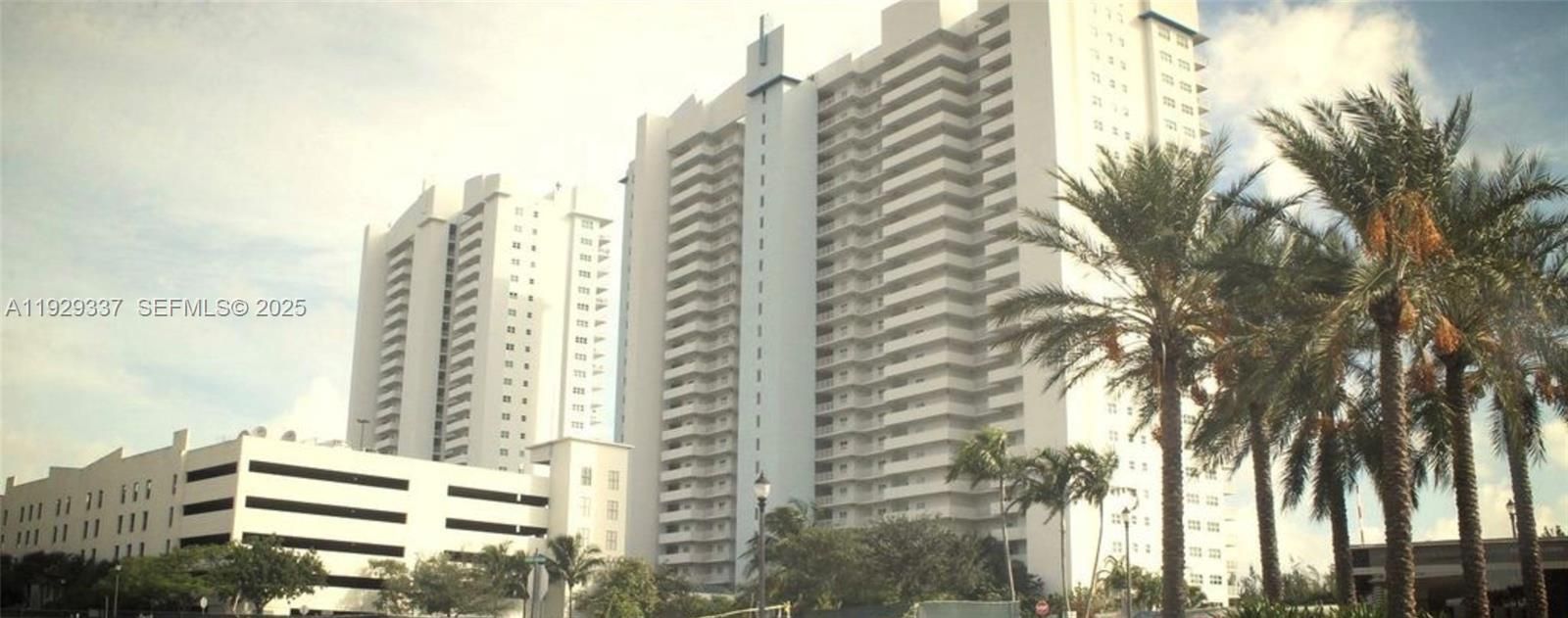 For Rent: $4,650 (3 beds, 3 baths, 2048 Square Feet)