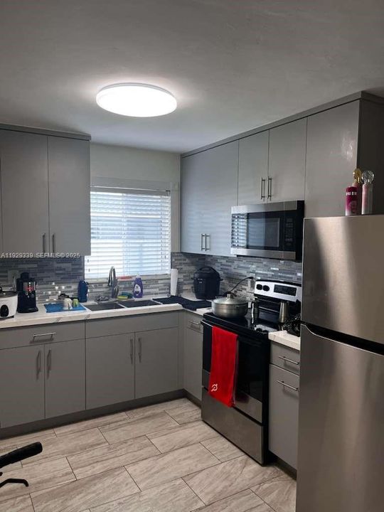 For Sale: $259,000 (2 beds, 1 baths, 778 Square Feet)