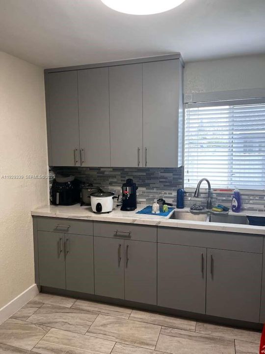 For Sale: $259,000 (2 beds, 1 baths, 778 Square Feet)