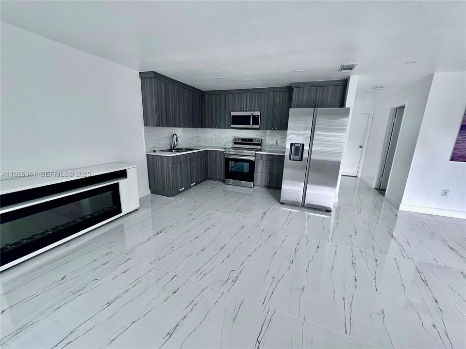 В аренду: $3,500 (4 спален, 3 ванн, 4270 Квадратных фут)