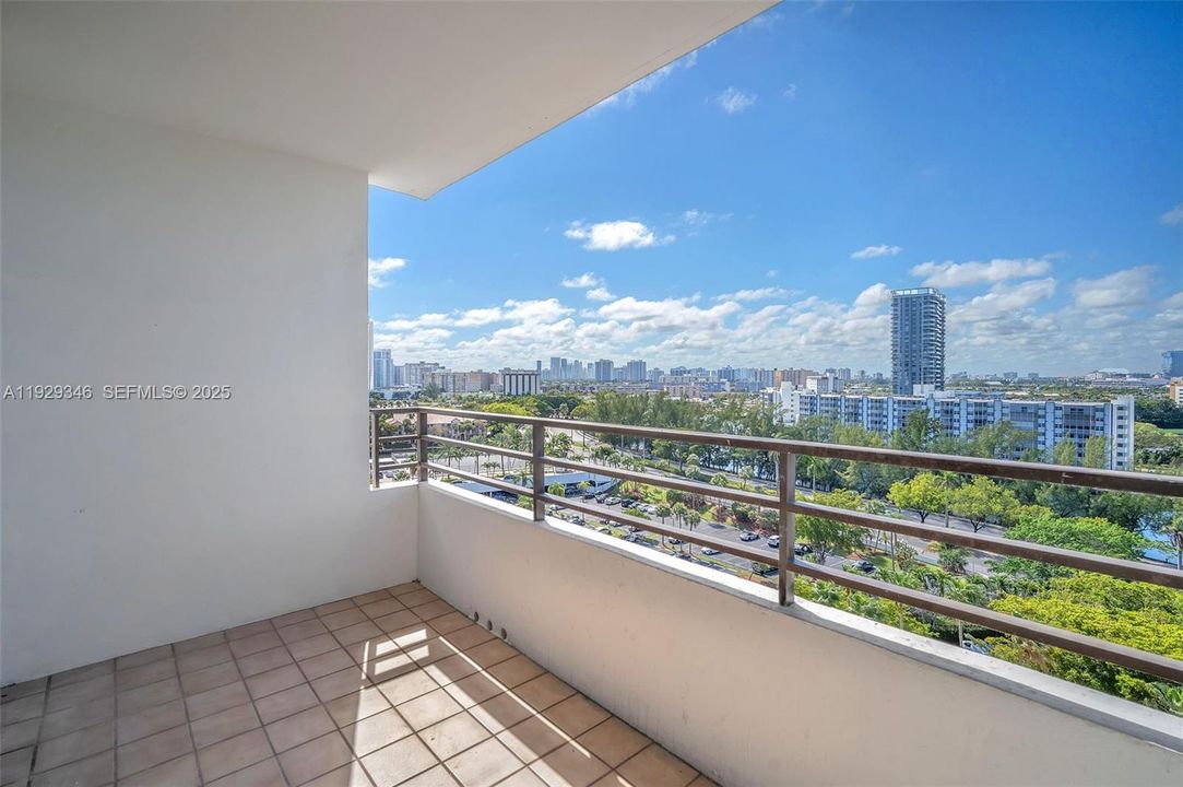 В аренду: $2,000 (1 спален, 1 ванн, 828 Квадратных фут)