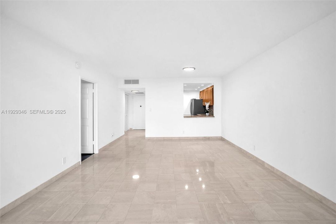 В аренду: $2,000 (1 спален, 1 ванн, 828 Квадратных фут)