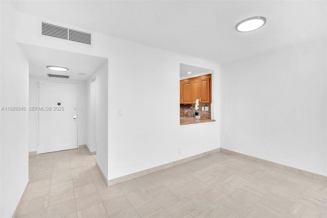 В аренду: $2,000 (1 спален, 1 ванн, 828 Квадратных фут)