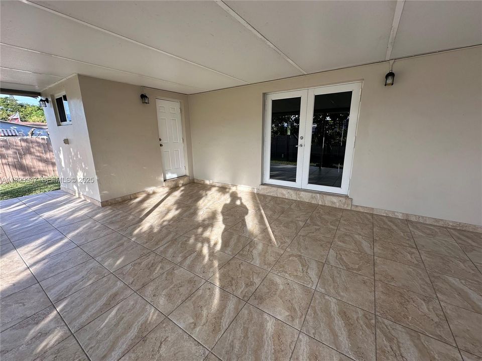 For Rent: $3,200 (3 beds, 2 baths, 1282 Square Feet)