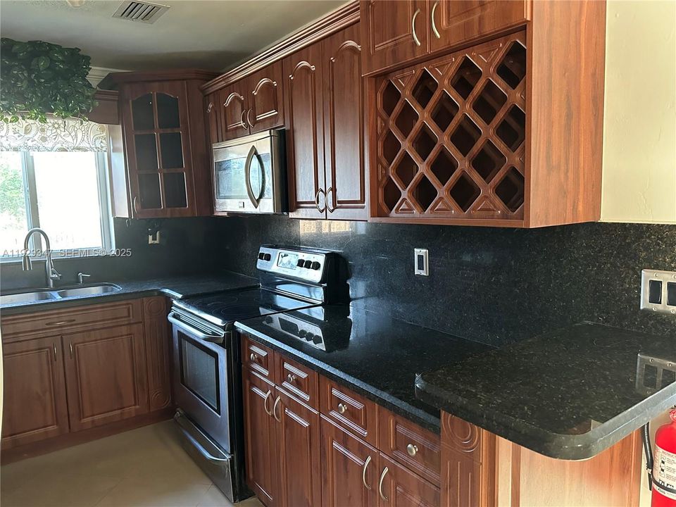 For Rent: $3,200 (3 beds, 2 baths, 1282 Square Feet)