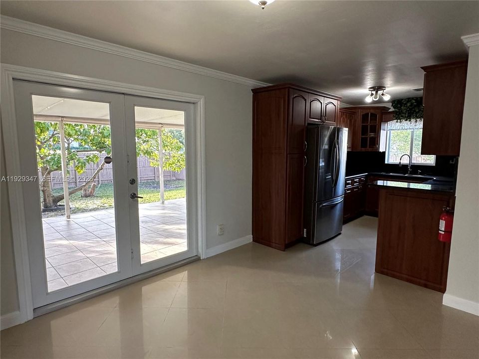 For Rent: $3,200 (3 beds, 2 baths, 1282 Square Feet)