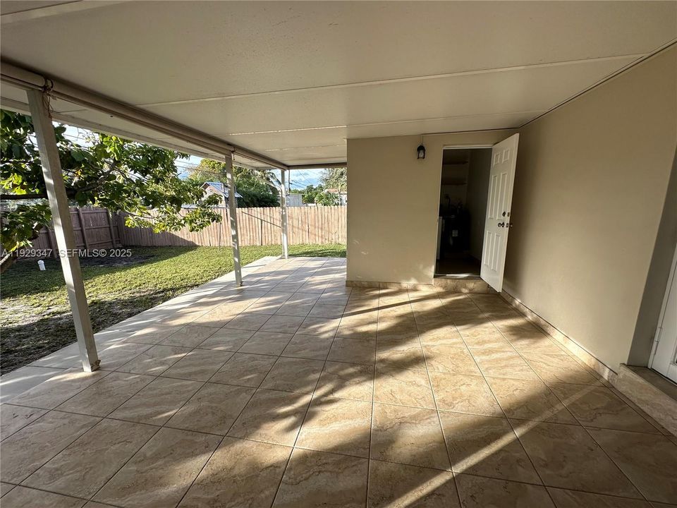 For Rent: $3,200 (3 beds, 2 baths, 1282 Square Feet)