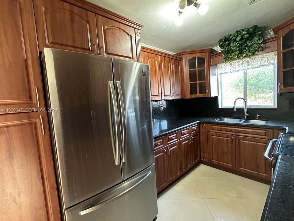 For Rent: $3,200 (3 beds, 2 baths, 1282 Square Feet)