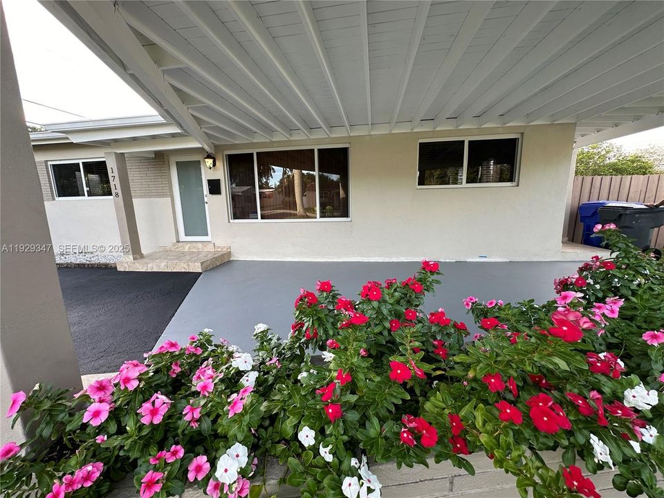 For Rent: $3,200 (3 beds, 2 baths, 1282 Square Feet)