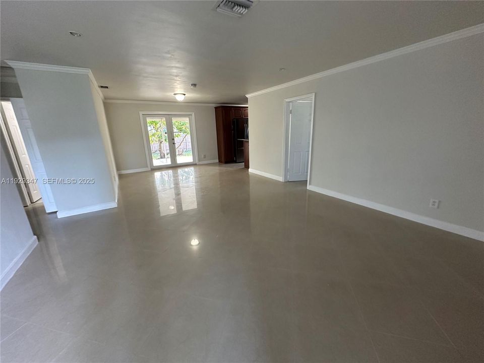 For Rent: $3,200 (3 beds, 2 baths, 1282 Square Feet)